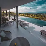 Amazing Alma Infinity Pool, Padel Court, Jacuzzi