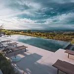 Amazing Alma Infinity Pool, Padel Court, Jacuzzi *