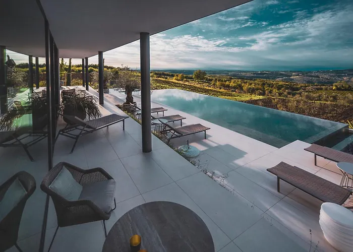 Amazing Alma Infinity Pool, Padel Court, Jacuzzi