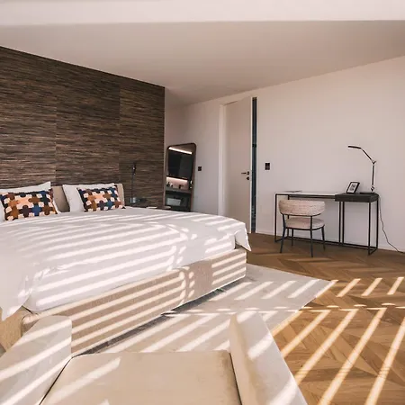 Amazing Alma Infinity Pool, Padel Court, Jacuzzi