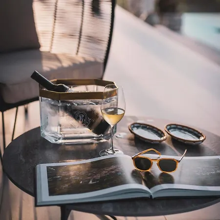 Villa Amazing Alma Infinity Pool, Padel Court, Jacuzzi