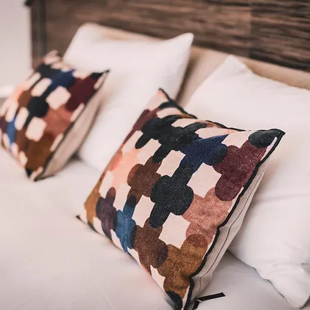 Villa Amazing Alma Infinity Pool, Padel Court, Jacuzzi *