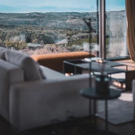 Amazing Alma Infinity Pool, Padel Court, Jacuzzi *