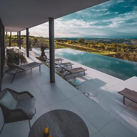 Amazing Alma Infinity Pool, Padel Court, Jacuzzi