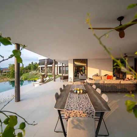 فيلة Amazing Alma Infinity Pool, Padel Court, Jacuzzi Vižinada