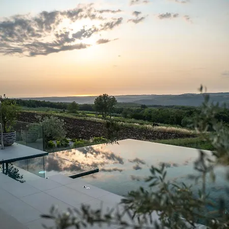 Amazing Alma Infinity Pool, Padel Court, Jacuzzi فيلة Vižinada