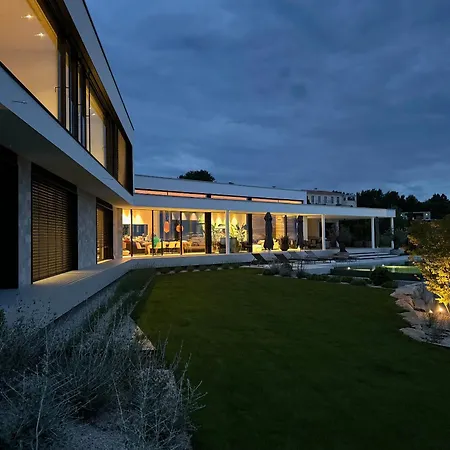 Amazing Alma Infinity Pool, Padel Court, Jacuzzi